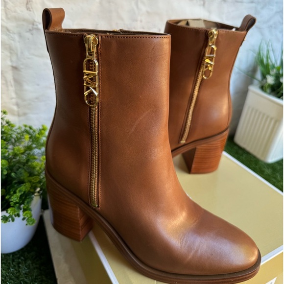 Regan leather boots with MK slider Color: Luggage size 7 Women fall winter boots - Picture 6 of 13